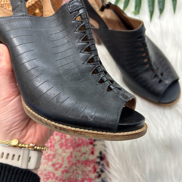 Clarks Artisan Black Leather Briatta Key Slingback Block Heel Sandals 9.5 - Picture 2 of 9